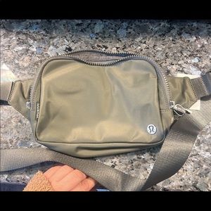 NWT 🆕 Lululemon Large Everywhere Belt Bag 2L Grey Sage